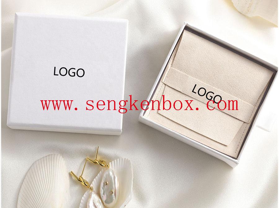 Papieren doos met aangepast logo