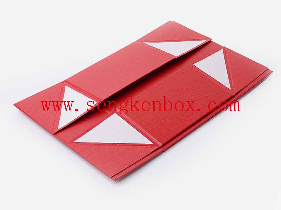 Rode luxe papieren geschenkdoos