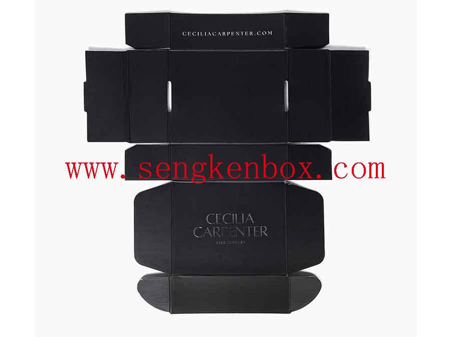 Cosmetische set zwarte papieren doos