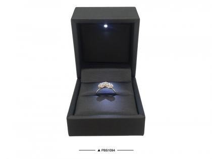 Luxury Leather Jewelry Led Light Ring Box