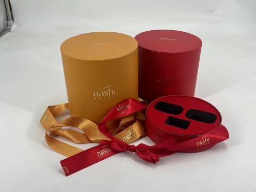 OEM en ODM Round Gift Box with Silk Ribbon Cosmetic Products Boxes with Gold Stamping and EVA liner te koop